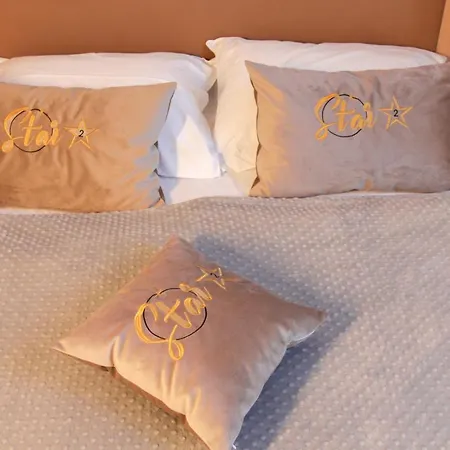 Star 2 Floating House, Marina