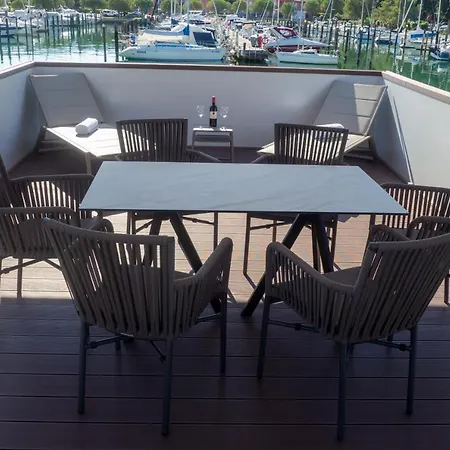 Star 2 Floating House, Marina 度假居